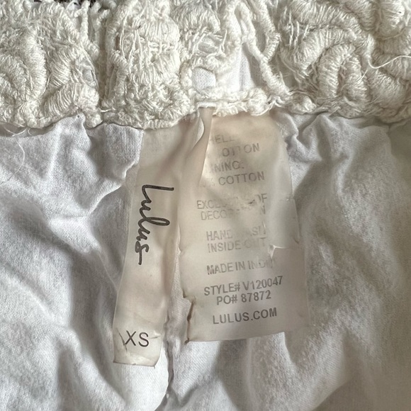 CREAM LULUS SHORTS WITH LACE OVERLAY AND SHELL EMBELLISHMENTS SIZE EXTRA SMALL - Picture 5 of 5